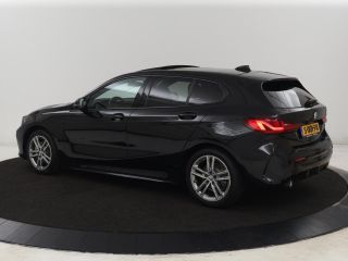BMW 1 Serie 118i M Sport | Panoramadak | Stoelverwarming | Camera | Sportstoelen | Harman/Kardon | Stuurverwa...