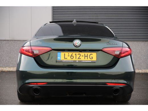 Alfa Romeo Giulia 2.0T 200pk*Veloce int.*/Leder/Pano-dak/H-Kardon/Trekhaak ActivLease financial lease
