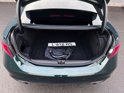 Alfa Romeo Giulia 2.0T 200pk*Veloce int.*/Leder/Pano-dak/H-Kardon/Trekhaak ActivLease financial lease