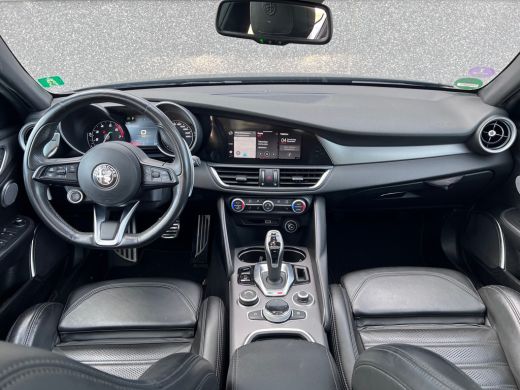 Alfa Romeo Giulia 2.0T 200pk*Veloce int.*/Leder/Pano-dak/H-Kardon/Trekhaak ActivLease financial lease