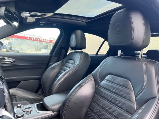 Alfa Romeo Giulia 2.0T 200pk*Veloce int.*/Leder/Pano-dak/H-Kardon/Trekhaak ActivLease financial lease