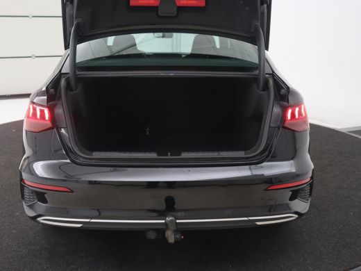 Audi A3 30 TFSI Business edition | Trekhaak | Adaptive cruise | Carplay | Park Assist | Climate control |... ActivLease financial lease