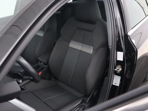 Audi A3 30 TFSI Business edition | Trekhaak | Adaptive cruise | Carplay | Park Assist | Climate control |... ActivLease financial lease