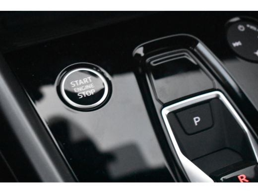 Audi A3 Sportback 40 TFSI e 204pk S line | TREKHAAK | MEMORY | HEAD UP | STOELVERW. | APP. CONNECT | ADAP... ActivLease financial lease