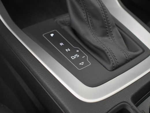 Audi Q3 45 TFSI e S edition | Camera achter | Lederen bekleding | Dodehoekdetectie | Park assist | Naviga... ActivLease financial lease