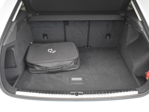 Audi Q3 45 TFSI e S edition | Camera achter | Lederen bekleding | Dodehoekdetectie | Park assist | Naviga... ActivLease financial lease