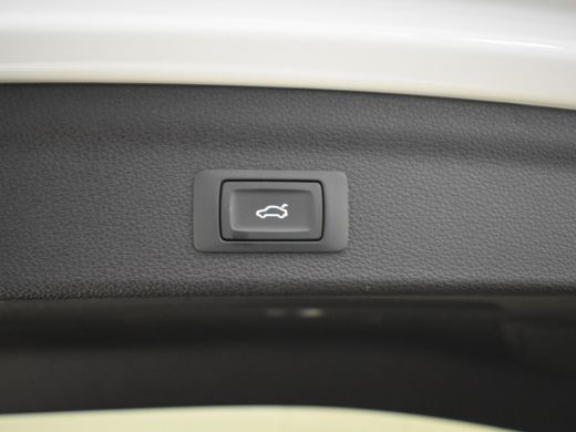 Audi Q3 45 TFSI e S edition | Camera achter | Lederen bekleding | Dodehoekdetectie | Park assist | Naviga... ActivLease financial lease