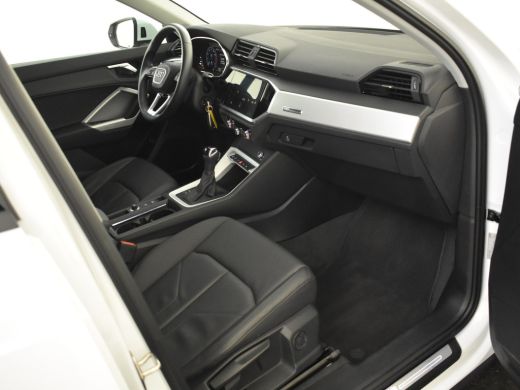 Audi Q3 45 TFSI e S edition | Camera achter | Lederen bekleding | Dodehoekdetectie | Park assist | Naviga... ActivLease financial lease
