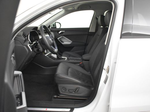 Audi Q3 45 TFSI e S edition | Camera achter | Lederen bekleding | Dodehoekdetectie | Park assist | Naviga... ActivLease financial lease