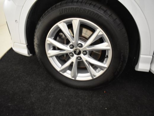 Audi Q3 45 TFSI e S edition | Camera achter | Lederen bekleding | Dodehoekdetectie | Park assist | Naviga... ActivLease financial lease