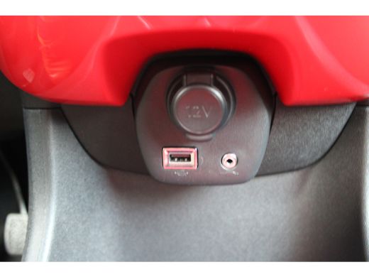 Citroën C1 1.0 VTi Airscape Shine | Achterbankleuning gedeeld/klapbaar | Achteruitrijcamera | Afstandsbedien... ActivLease financial lease