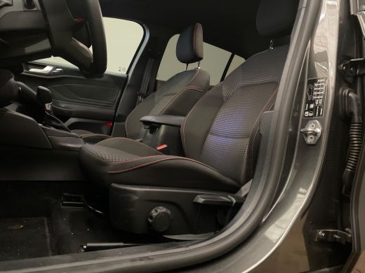 Ford Focus 1.0 EcoBoost Hybrid ST Line | Trekhaak | Stoel/stuur/voorruit verwarming | Cruise adaptief | Dode... ActivLease financial lease