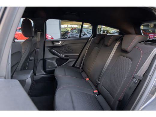Ford Focus 1.0 EcoBoost Hybrid ST Line | Trekhaak | Stoel/stuur/voorruit verwarming | Cruise adaptief | Dode... ActivLease financial lease