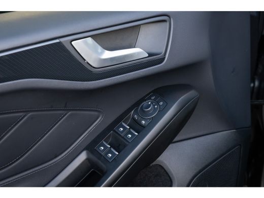 Ford Focus 1.0 EcoBoost Hybrid ST Line | Trekhaak | Stoel/stuur/voorruit verwarming | Cruise adaptief | Dode... ActivLease financial lease