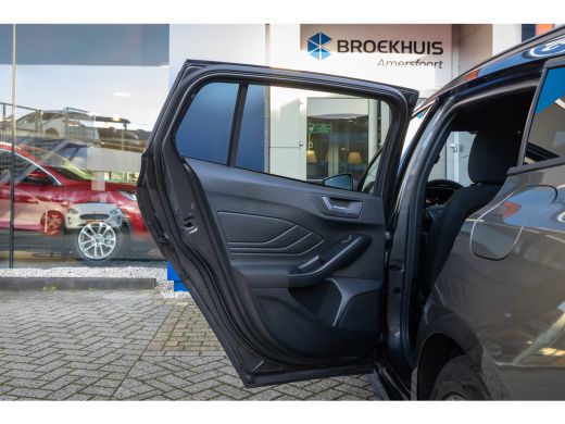 Ford Focus 1.0 EcoBoost Hybrid ST Line | Trekhaak | Stoel/stuur/voorruit verwarming | Cruise adaptief | Dode... ActivLease financial lease