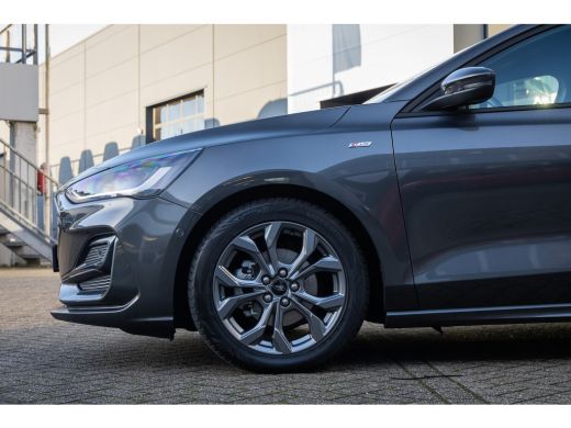 Ford Focus 1.0 EcoBoost Hybrid ST Line | Trekhaak | Stoel/stuur/voorruit verwarming | Cruise adaptief | Dode... ActivLease financial lease