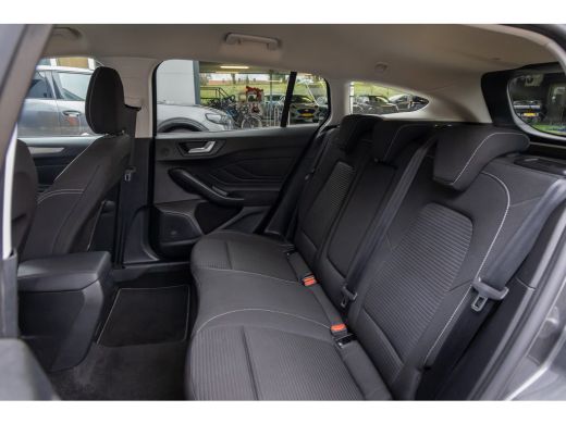 Ford Focus 1.0 EcoBoost Hybrid Titanium X | Trekhaak | Cruise adaptief | Camera | Stuur/stoel/voorruit verwa... ActivLease financial lease