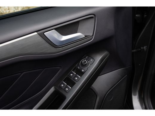 Ford Focus 1.0 EcoBoost Hybrid Titanium X | Trekhaak | Cruise adaptief | Camera | Stuur/stoel/voorruit verwa... ActivLease financial lease