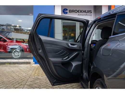Ford Focus 1.0 EcoBoost Hybrid Titanium X | Trekhaak | Cruise adaptief | Camera | Stuur/stoel/voorruit verwa... ActivLease financial lease