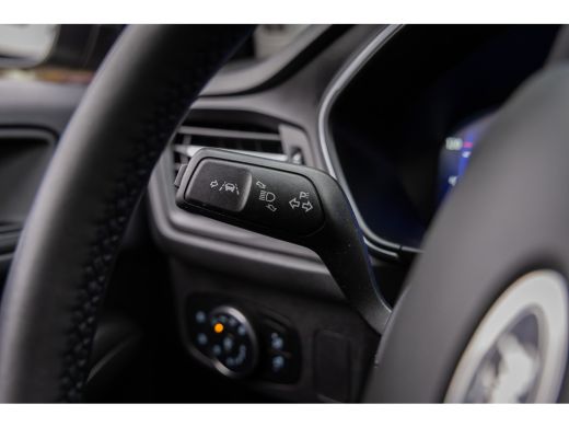 Ford Focus 1.0 EcoBoost Hybrid Titanium X | Trekhaak | Cruise adaptief | Camera | Stuur/stoel/voorruit verwa... ActivLease financial lease