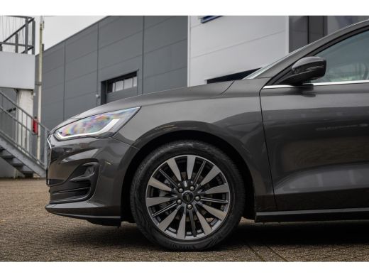 Ford Focus 1.0 EcoBoost Hybrid Titanium X | Trekhaak | Cruise adaptief | Camera | Stuur/stoel/voorruit verwa... ActivLease financial lease