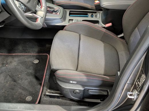 Ford Focus 1.0EB Hybrid ST Line X | NL-AUTO! | 1E EIGENAAR! | CAMERA | WINTERAPCK | ALL SEASON | DEALER OH! ... ActivLease financial lease