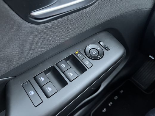 Hyundai Kona 1.6 GDI 141pk HEV Comfort Smart | Camera | Draadloos carplay | Climate control | Adaptive cruise ... ActivLease financial lease