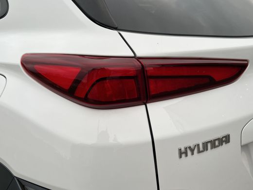 Hyundai Kona 1.6 GDI HEV 141pk Premium Sky | Camera | Schuifdak | Leder | 18'' velgen | Stoelventilatie | Stoe... ActivLease financial lease