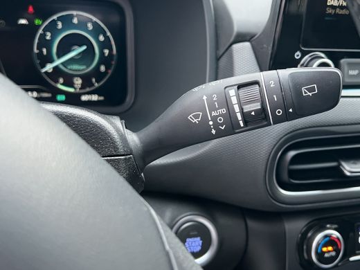 Hyundai Kona 1.6 GDI HEV 141pk Premium Sky | Camera | Schuifdak | Leder | 18'' velgen | Stoelventilatie | Stoe... ActivLease financial lease