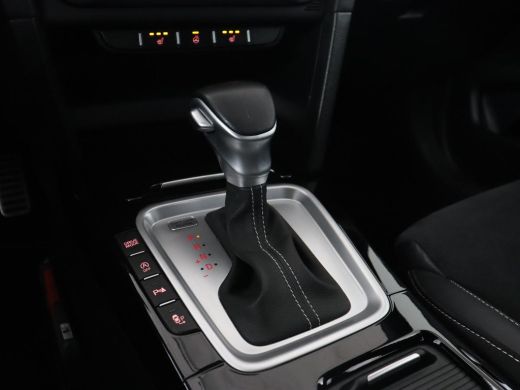 Kia Ceed 1.5 T-GDi GT-Line | Trekhaak | Stoel & stuurverwarming | Leder/Alcantara | Camera | Adaptive crui... ActivLease financial lease