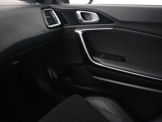 Kia Ceed 1.5 T-GDi GT-Line | Trekhaak | Stoel & stuurverwarming | Leder/Alcantara | Camera | Adaptive crui... ActivLease financial lease