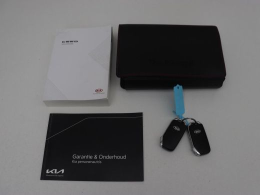 Kia Ceed 1.5 T-GDi GT-Line | Trekhaak | Stoel & stuurverwarming | Leder/Alcantara | Camera | Adaptive crui... ActivLease financial lease