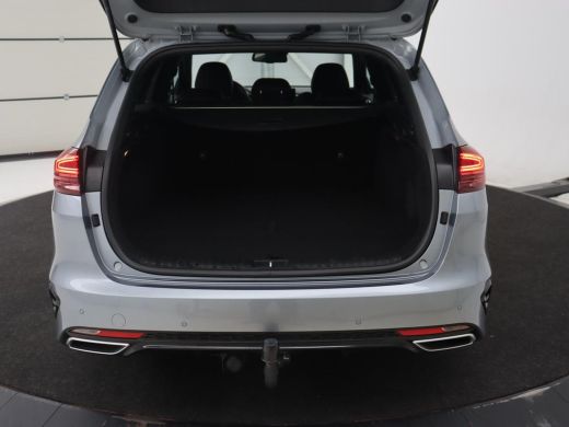 Kia Ceed 1.5 T-GDi GT-Line | Trekhaak | Stoel & stuurverwarming | Leder/Alcantara | Camera | Adaptive crui... ActivLease financial lease