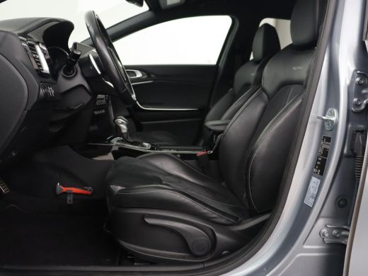 Kia Ceed 1.5 T-GDi GT-Line | Trekhaak | Stoel & stuurverwarming | Leder/Alcantara | Camera | Adaptive crui... ActivLease financial lease