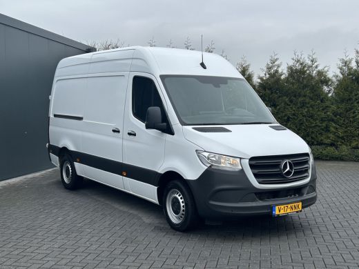 Mercedes-Benz Sprinter 317 CDI 170 PK / L2H2 / AUTOMAAT / 270 A DEUREN / AIRCO / CRUISE / APPLE CARPLAY / 3-ZITS / CAMERA ActivLease financial lease