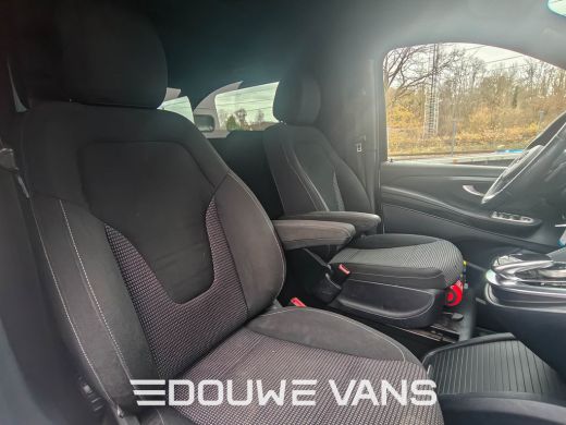 Mercedes-Benz V-Klasse V220 L2 Edition Trekhaak LED Enkel Cabine 2x Schuifdeur Trekhaak Dubbel Cabine mogelijk. ActivLease financial lease