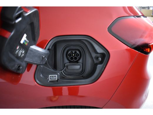 Opel Corsa-e Elegance 50 kWh | Camera | Climate Control | 17" Velgen | LED | Keyless | Cruise Control | Parkee... ActivLease financial lease