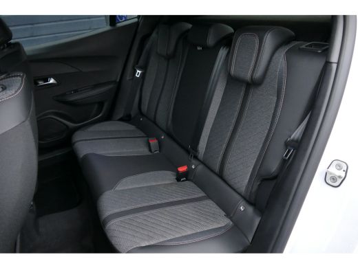 Peugeot 2008 1.2 HYRBRID 136PK ALLURE AUTOMAAT / NAVI / CLIMA / LED / PDC / 17"LMV / BLUETOOTH / CRUISECONTROL... ActivLease financial lease