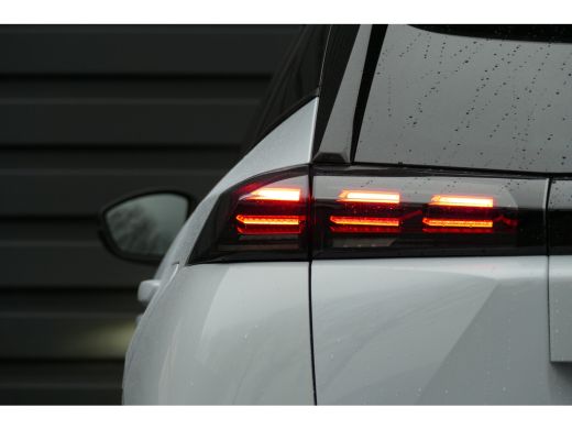 Peugeot 2008 1.2 HYRBRID 136PK ALLURE AUTOMAAT / NAVI / CLIMA / LED / PDC / 17"LMV / BLUETOOTH / CRUISECONTROL... ActivLease financial lease