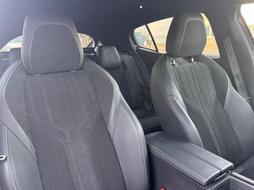 Peugeot 408 1.2 Hybrid 136PK e-DCS6 GT Automaat | Alcantara Bekleding | Camera | Keyless entry + Start | Adap... ActivLease financial lease