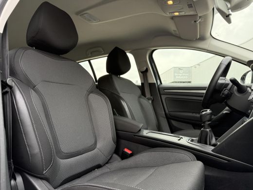 Renault M&eacute;gane Estate Estate 1.3 TCe 140 Equilibre | Navi | LED | Carplay | ActivLease financial lease