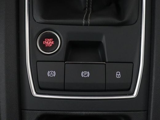 Seat Leon 1.0 TSI Style Intens | Camera | Carplay | Adaptive cruise | Navigatie | DAB | Full LED | Park Ass... ActivLease financial lease