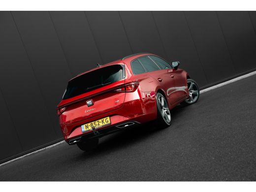 Seat Leon Sportstourer 1.5 eTSI FR Business Intense | Trekhaak | Carplay | Adapt. Cruise | Dodehoekdetectie... ActivLease financial lease