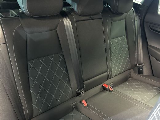 Skoda Karoq 1.5 150pk TSI ACT Sportline Business Panoramadak | Verwarmbare stoelen voor | Verwarmbare voorruit ActivLease financial lease