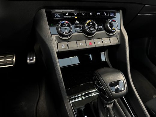 Skoda Karoq 1.5 150pk TSI ACT Sportline Business Panoramadak | Verwarmbare stoelen voor | Verwarmbare voorruit ActivLease financial lease