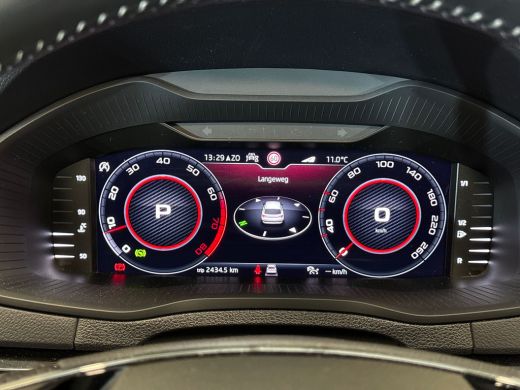 Skoda Karoq 1.5 150pk TSI ACT Sportline Business Panoramadak | Verwarmbare stoelen voor | Verwarmbare voorruit ActivLease financial lease