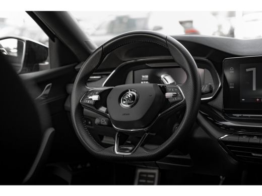 Skoda Octavia Combi 1.4 TSI iV PHEV Sportline Business | 204 pk | Adapt. Cruise | 19" inch | Camera | Head-up d... ActivLease financial lease