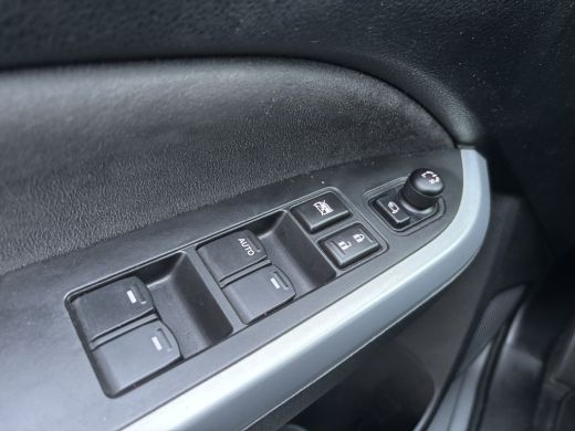 Suzuki Vitara 1.4 S | Adaptive Cruise | Stoelverwarming | Key Less | Parkeer Camera ActivLease financial lease