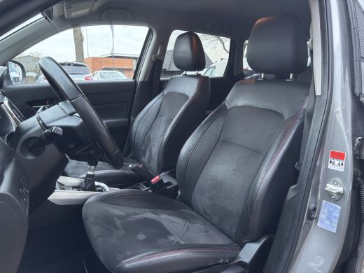 Suzuki Vitara 1.4 S | Adaptive Cruise | Stoelverwarming | Key Less | Parkeer Camera ActivLease financial lease