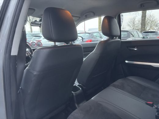 Suzuki Vitara 1.4 S | Adaptive Cruise | Stoelverwarming | Key Less | Parkeer Camera ActivLease financial lease